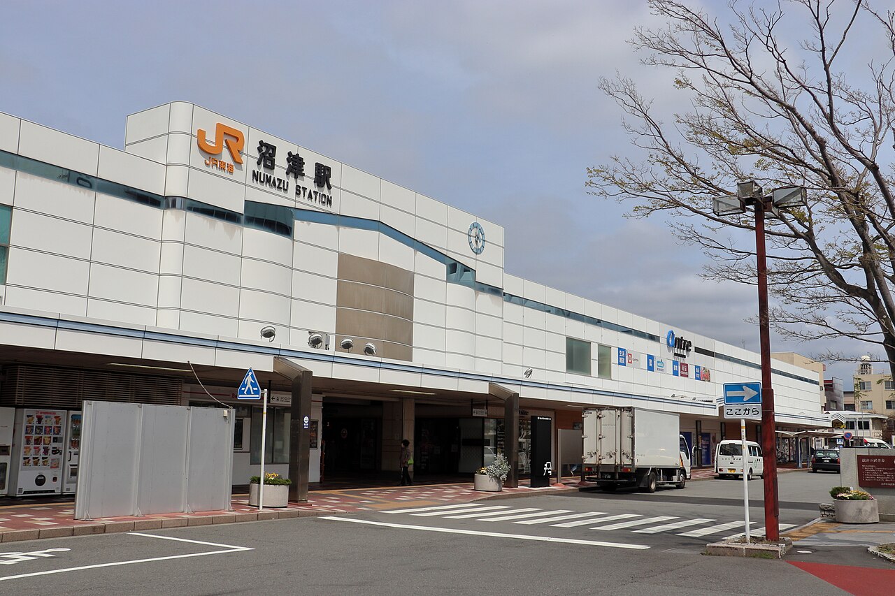 JR沼津駅 南口(沼津港へのバス乗り場)