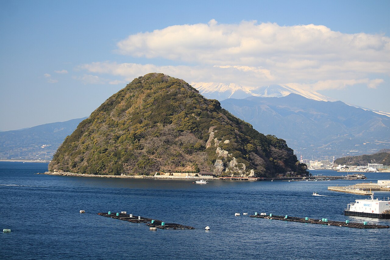 内浦湾と淡島(ラブライブ聖地・内浦エリア)