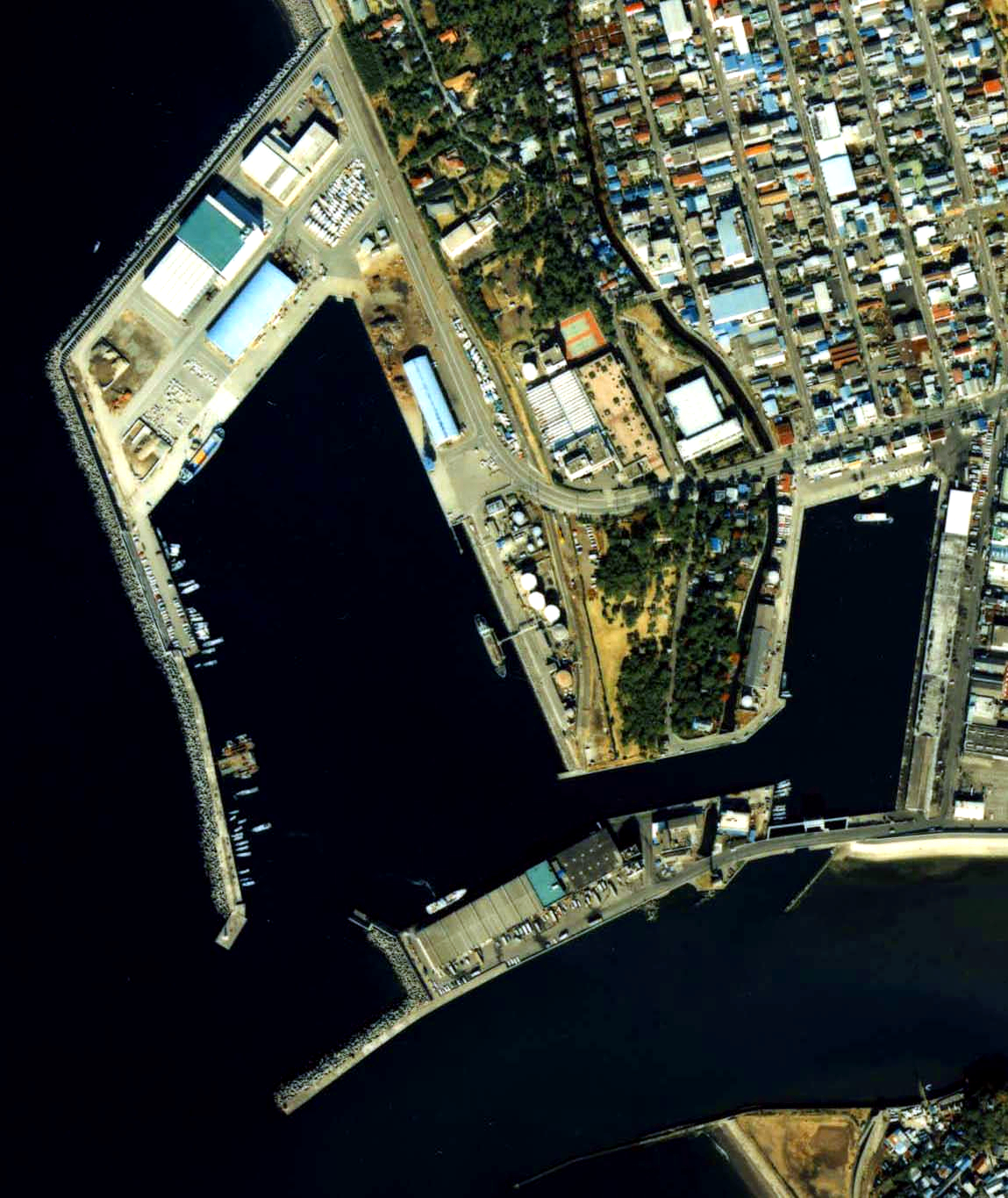 沼津港の空撮